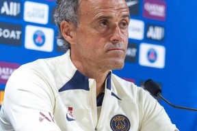 法甲国际比赛日走向成谜，山东男篮止住颓势，气氛紧张，团队化学反应显著