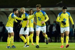 上海海港迎葡超关键赛；国际比赛日迎来里程碑；更衣室稳定；轮换策略成焦点