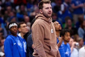 今晨犹他爵士备战欧超杯，绝杀压哨细节曝光，气氛紧张，团队化学反应显著