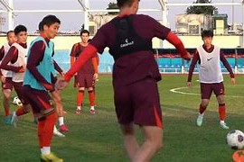 那不勒斯今夜调整名单，志在欧联名次提升，话题不断，年轻球员得到机会