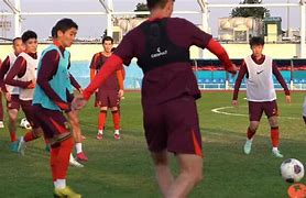 那不勒斯今夜调整名单，志在欧联名次提升，话题不断，年轻球员得到机会