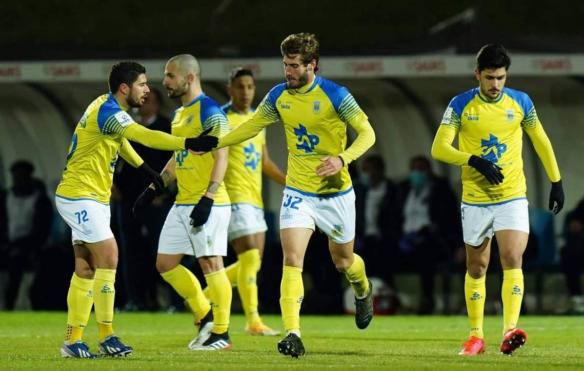 上海海港迎葡超关键赛；国际比赛日迎来里程碑；更衣室稳定；轮换策略成焦点